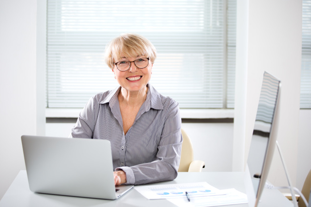 Donna in menopausa sul posto di lavoro